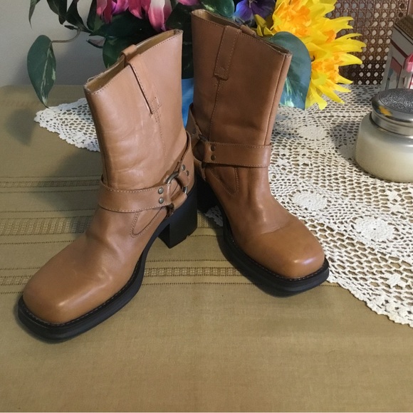 BARE TRAPS MOTO TAN LEATHER BOOTS/ NWOT/SIZE 7.5/ 1/2” FRONT WEDGE/3” HEEL - Picture 2 of 5